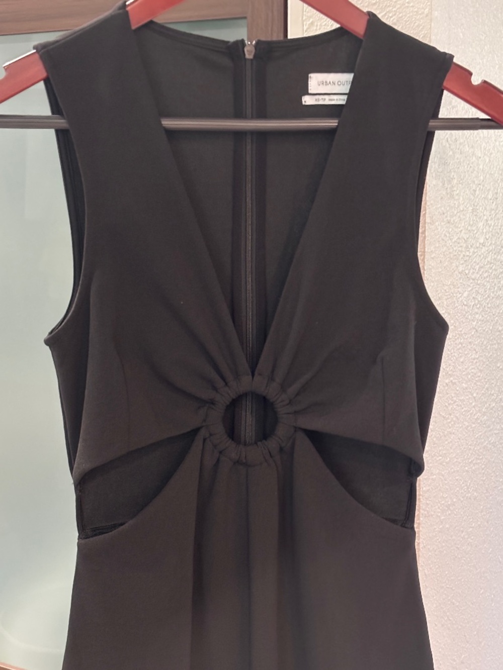Urban Outfitters Cut-Out O-Ring Jumpsuit - Black Size XS - Picture 8 of 11